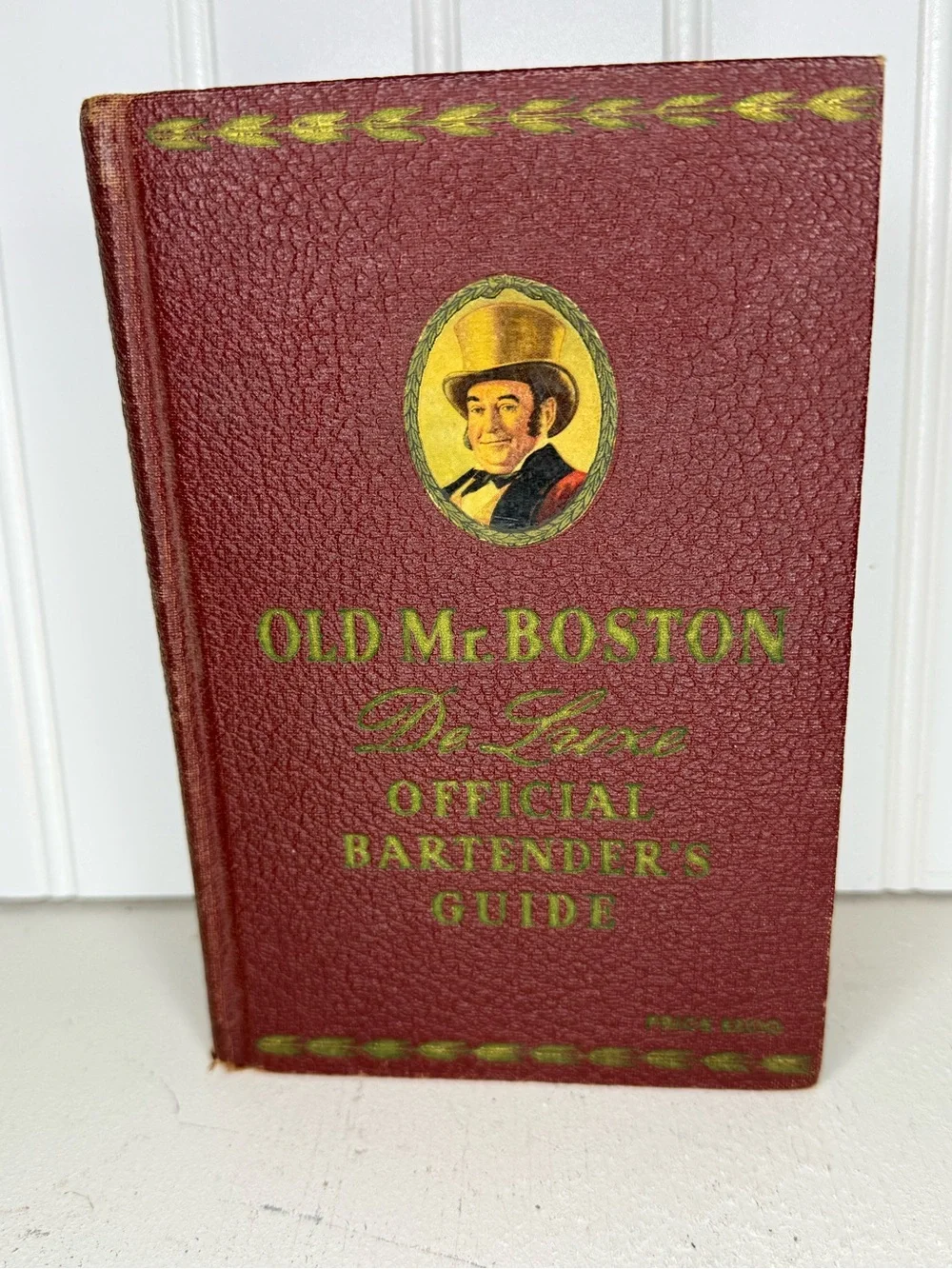 VTG Old Mr. Boston De Luxe Official Bartenders Guide 4th Printing 1940 Bar Decor